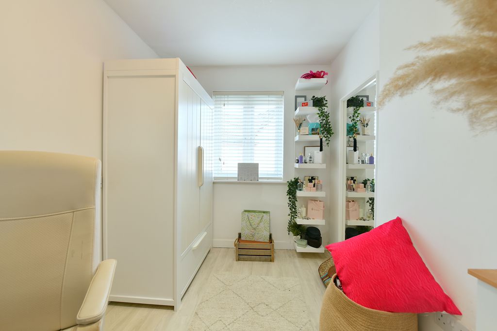 Bedroom- click for photo gallery